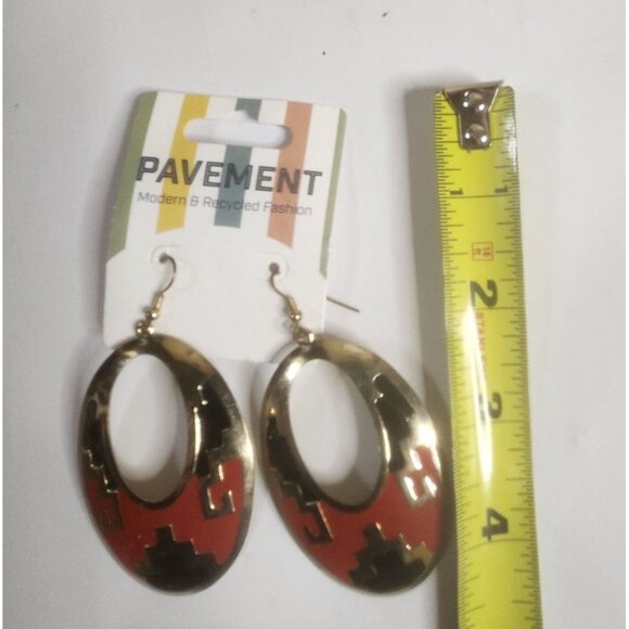 Pavement Earrings oval Geometric Design Gold tone Red black western - Picture 4 of 4